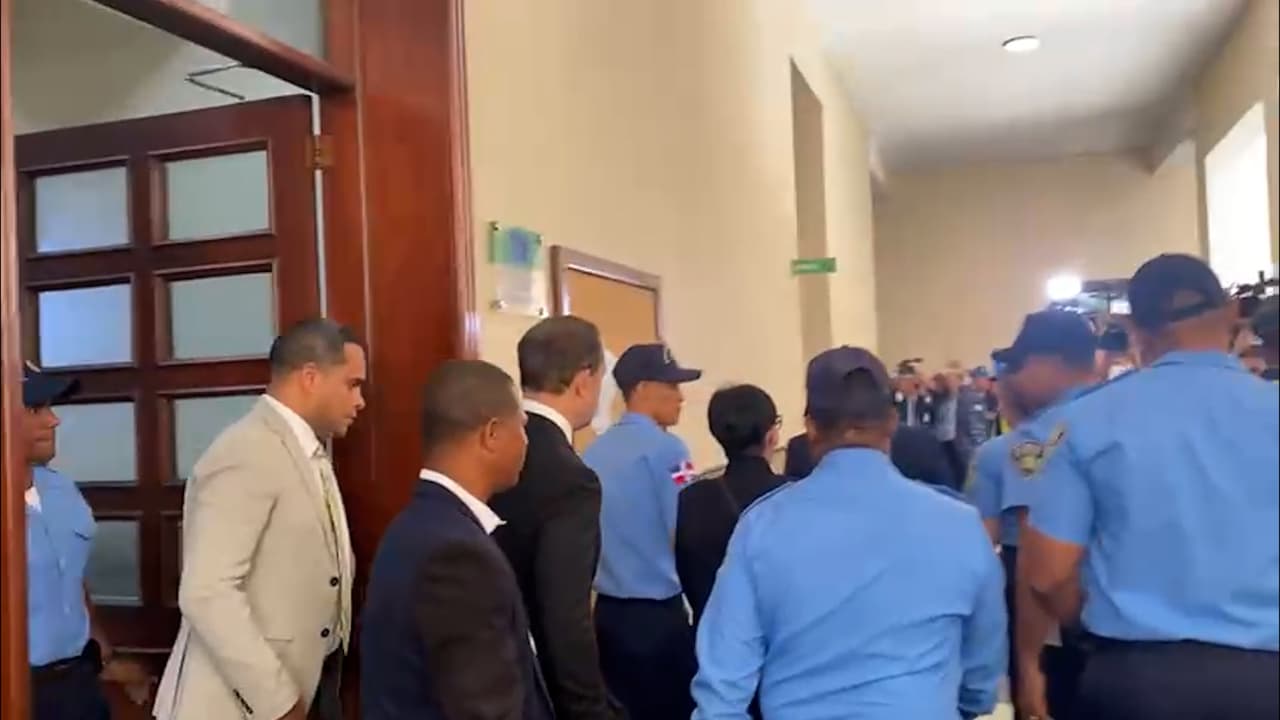 “¡Asesinos!” y “¡Criminales!”: madres de víctimas del Jet Set encaran a los hermanos Espaillat en audiencia