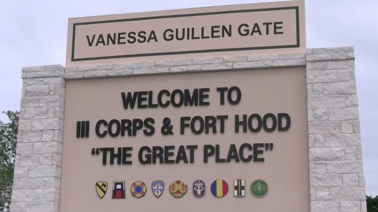 <br>Autoridades de Fort Hood dedican una 
<b><a href="https://www.univision.com/local/austin-kakw/fort-hood-revelara-puerta-disenada-en-honor-a-vanessa-guillen">puerta</a></b> en la base militar en Killeen a Vanessa Guillén, mientras su madre asegura que no encuentra consuelo a un año de su muerte y que seguirá su lucha para que se haga justicia.
<br>