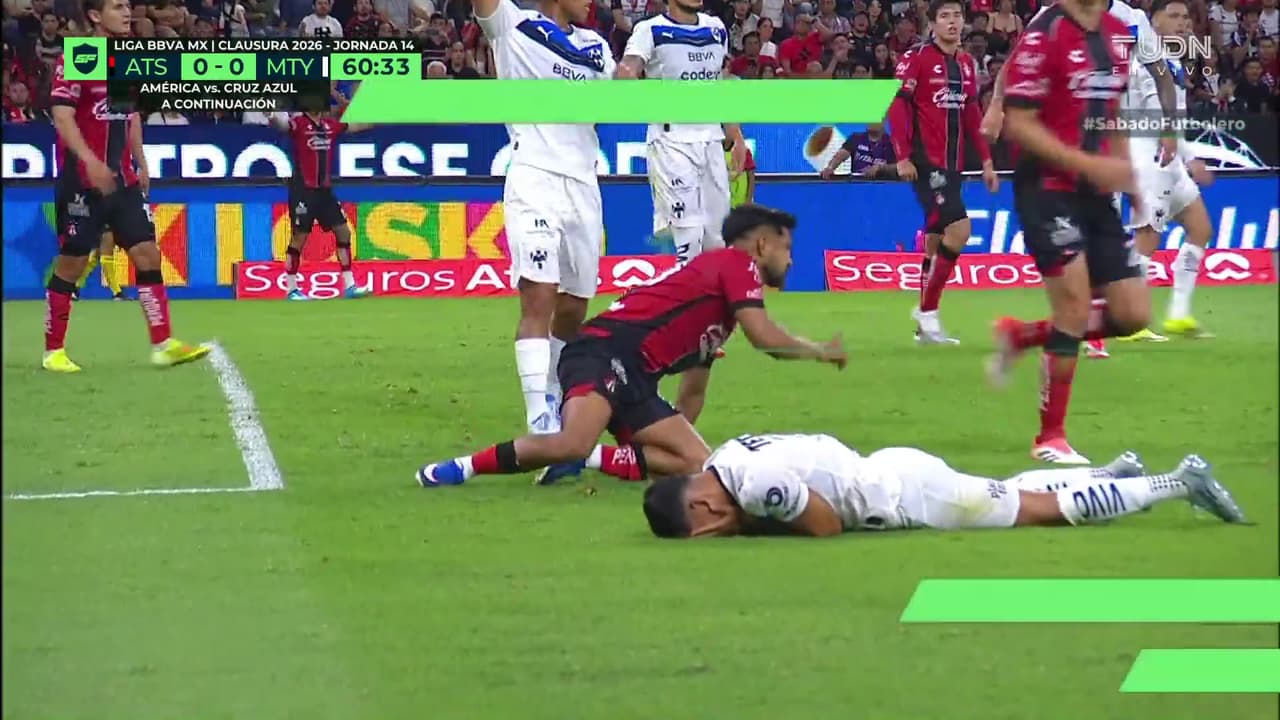 ¡Cuidado! Durísima patada del Mudo Aguirre al Rica Chávez y se lleva la amarilla