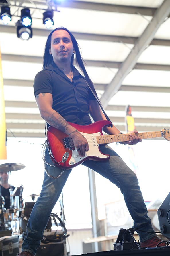 Poco después de las 5PM subió al escenario La Mafia.