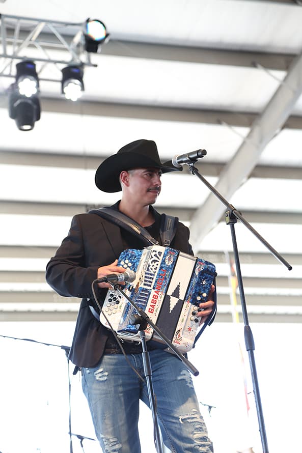 ¡Y así se escucha la música de Los Gallitos!