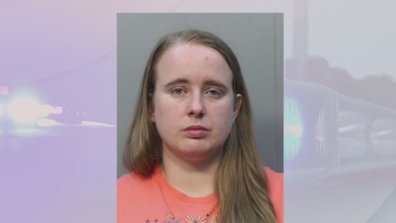 Arrestan a una maestra acusada de abuso sexual de un menor de edad
