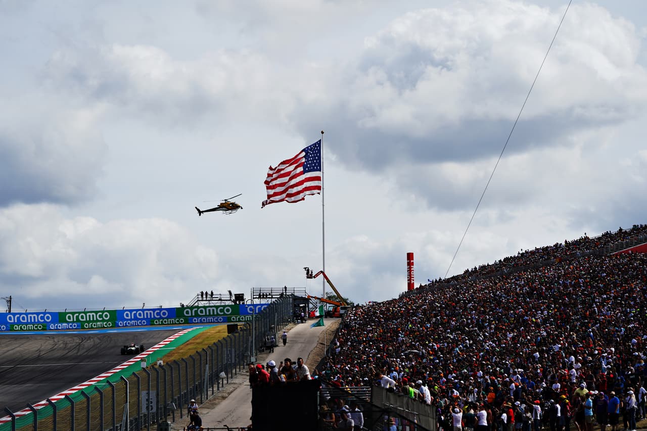 Brad Pitt, Pharrell Williams y Ed Sheeran atestiguaron el triunfo de Red Bull en el GP de Estados Unidos.
