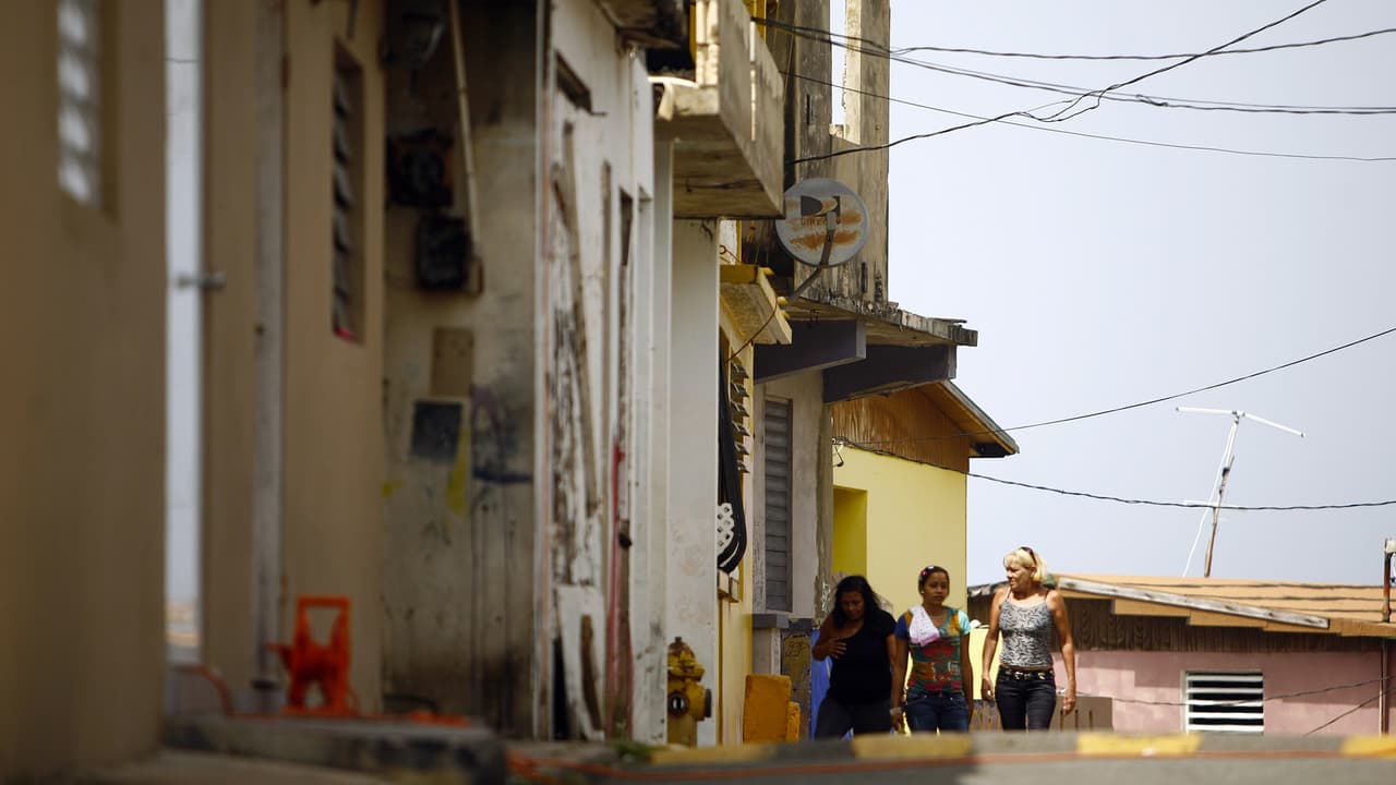 Pareja de turista desaparecido en La Perla permanece en Puerto Rico para identificación de cadáver