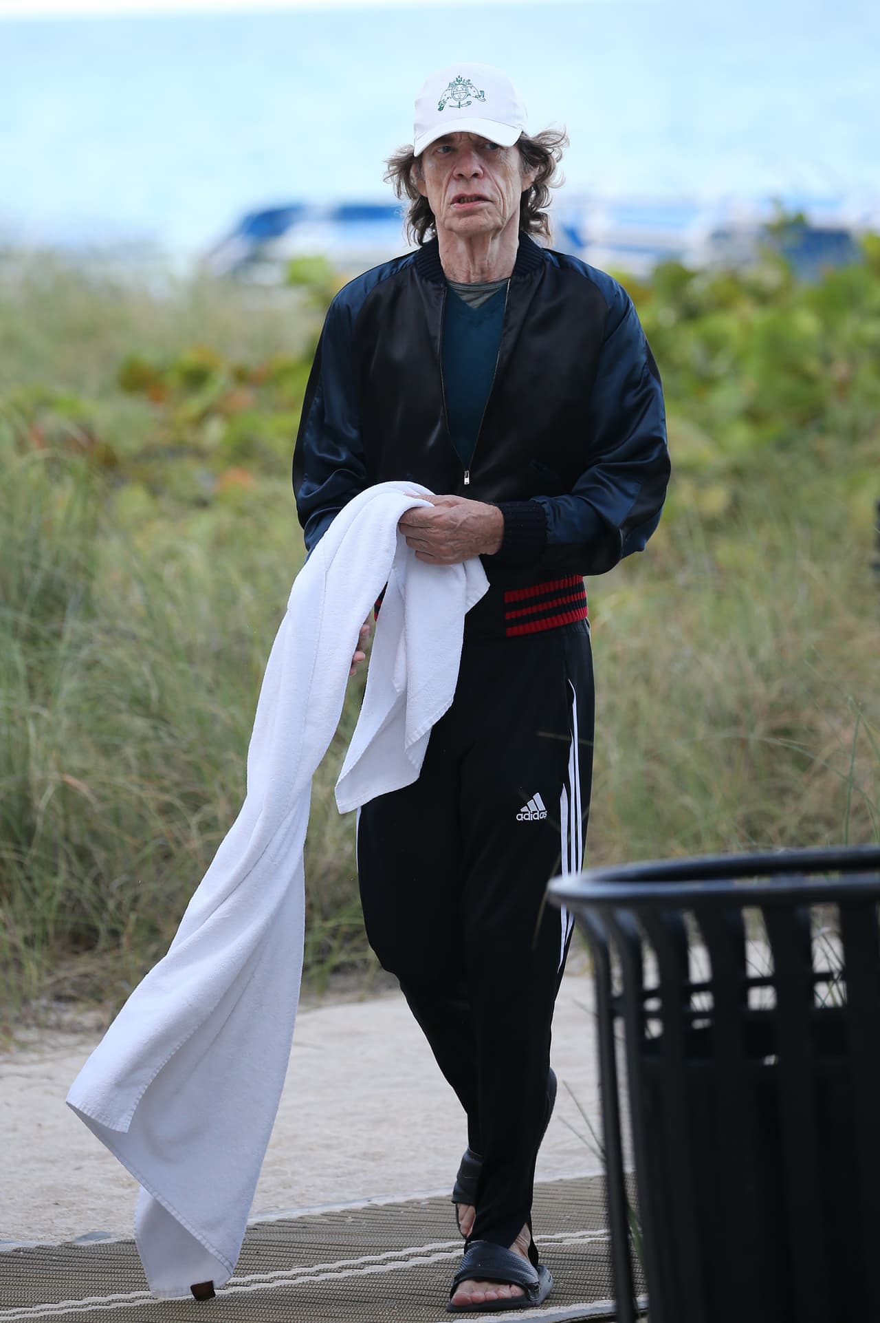 La banda no ha informado oficialmente cuál es el tratamiento médico que se practicará Mick Jagger.