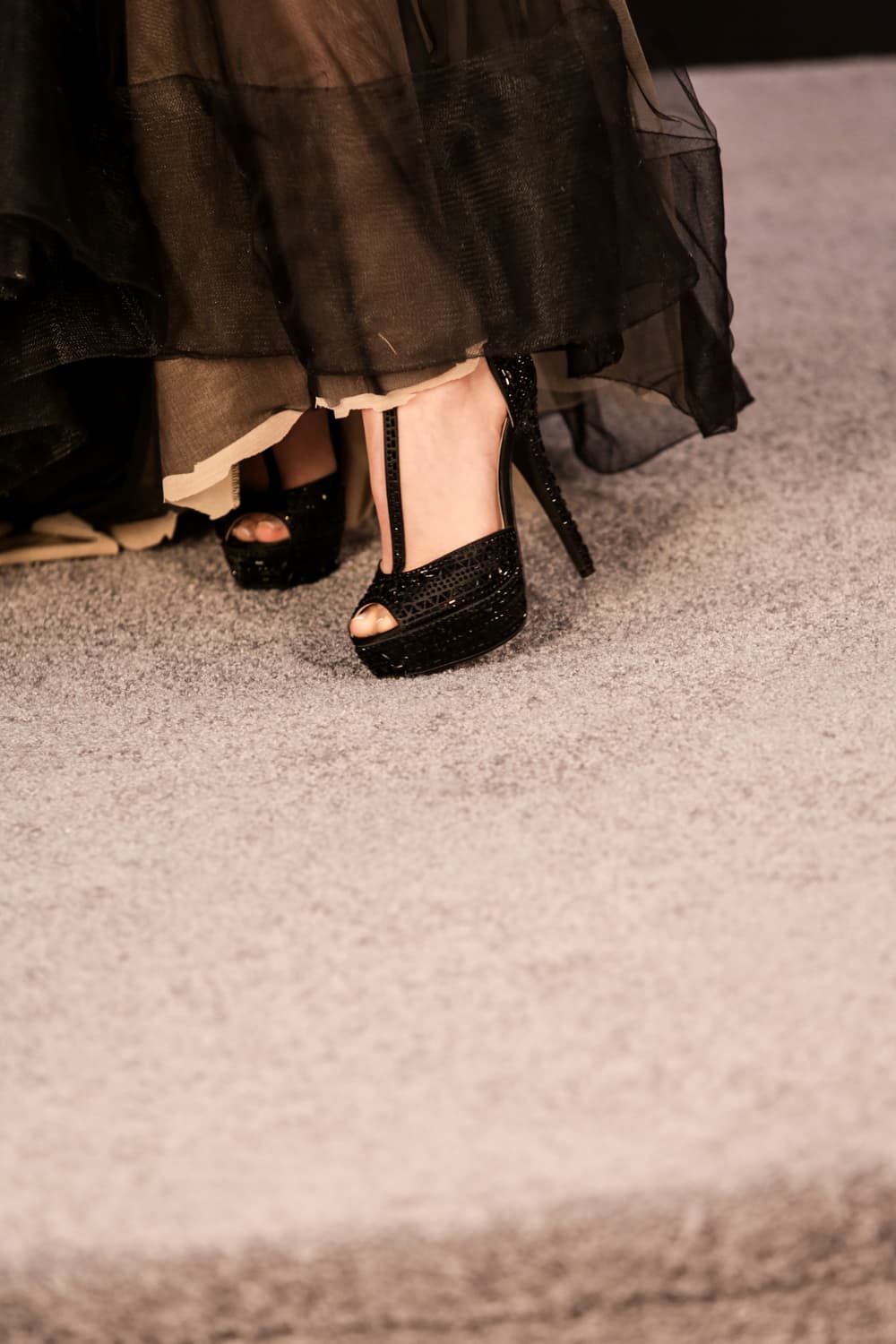 Los tacones que eligió eran muy altos y estilizaban su figura.