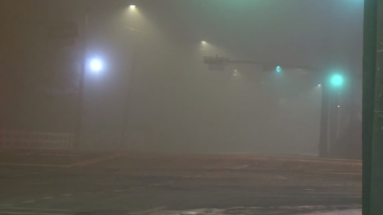 En algunas zonas la visibilidad se ve reducida a un cuarto de milla