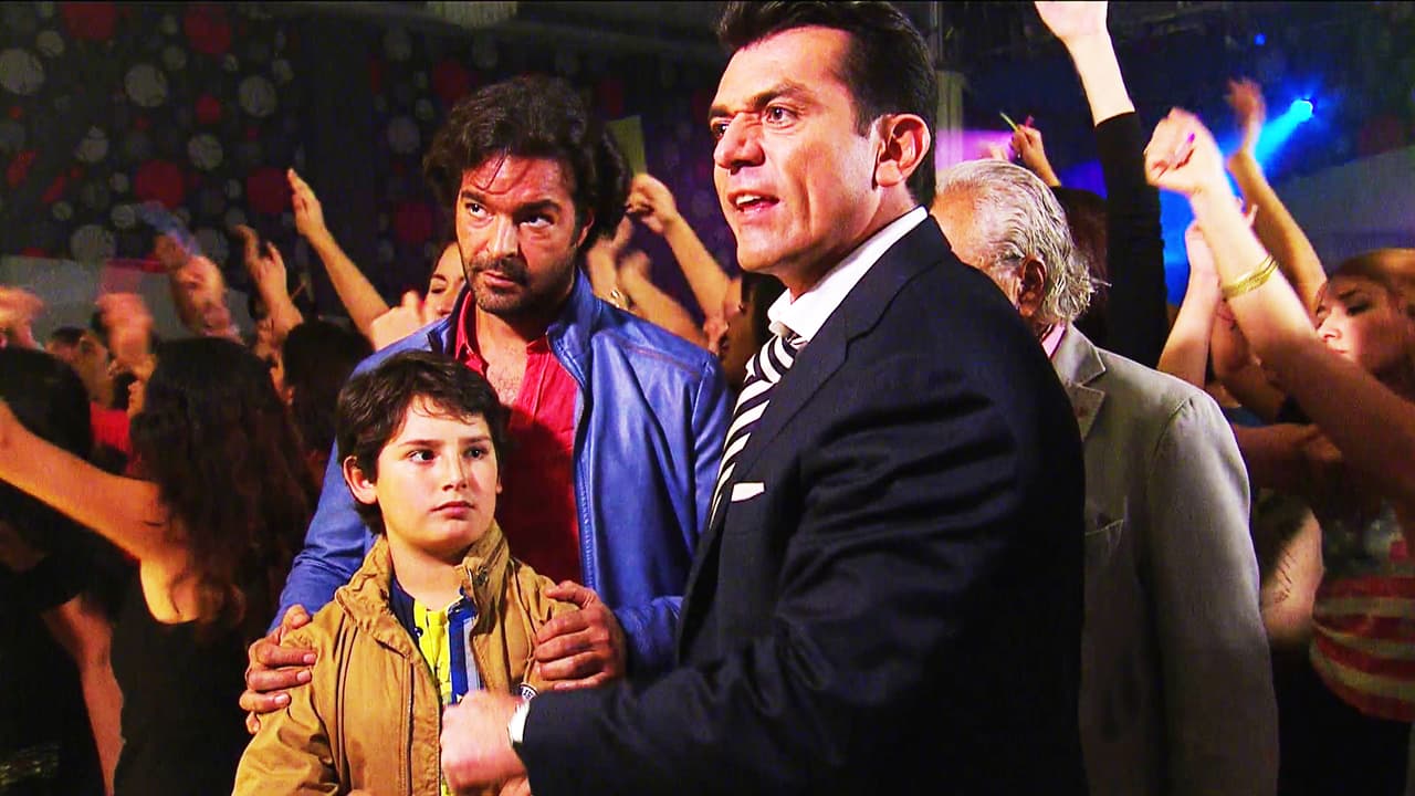 En dicha telenovela, el personaje de Silvia Navarro se convirtió en la niñera de los siete hijos de Salinas: Fanny (
<b>Paulina Goto</b>), Nando (
<b>Polo Morín</b>), Alicia (Isidora Vives), Sebastián (Emilio Osorio), Alex y Guille (José Pablo Alanis y José Manuel Alanis) y Luz (Isabella Tena).