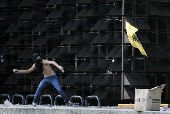 La jornada del 12 de febrero, que en Venezuela celebra el Día de la Juventud, terminó con un saldo de muertos, heridos y detenidos.