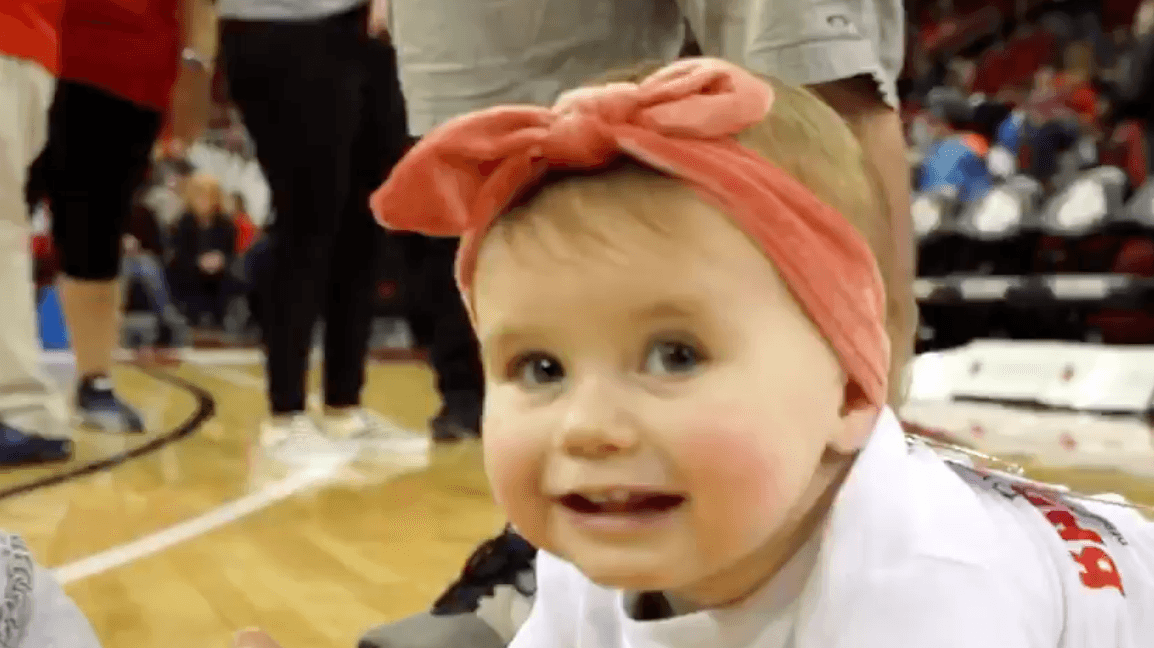 Esta adorable bebé fue uno de los 30 participantes de la denominada Baby race organizada por Fresno State.