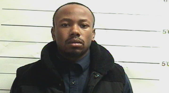 Intentó convertirse en policía, pero lo buscaban por un asesinato