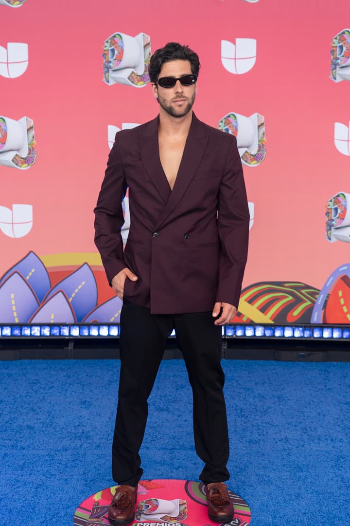 El actor mexicano 
<b>Diego Klein</b> arribó con un saco café y un elegante pantalón negro.