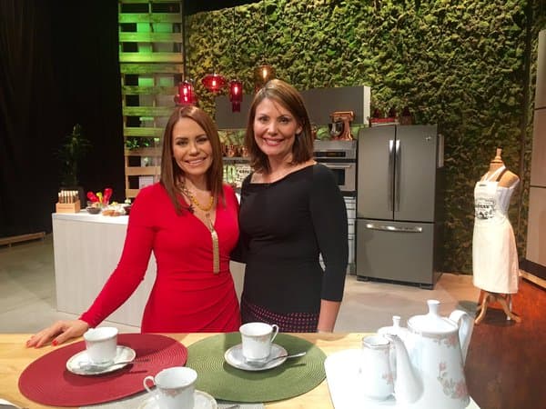 Durante una visita a Una Buena Tarde (Univision Puerto Rico) lucía un corte por encima de los hombros.