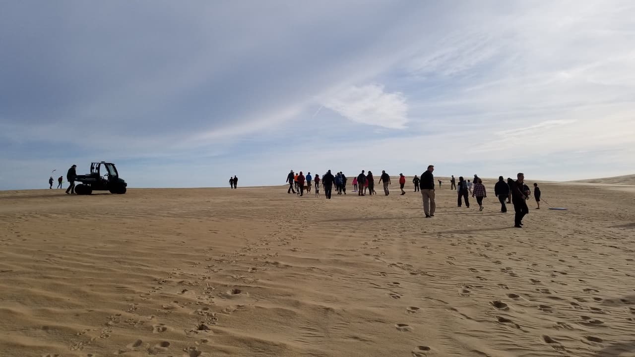 <b>Jockey's Ridge: </b>Jockey's Ridge es la duna de arena activa más alta de la costa este. Es un lugar popular para el ala delta, y una vez que estás de pie junto a ella, es fácil imaginarte en medio del desierto.