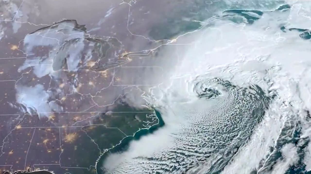 Imágenes de impacto: Así se ve desde el espacio el potente ciclón bomba que afecta el noreste de EEUU