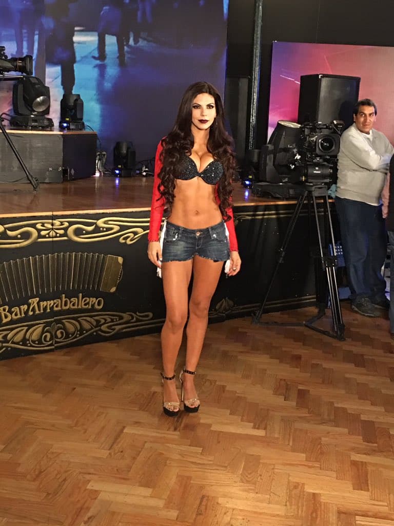 África Zavala dejará a un lado su imagen de niña buena y vestirá muy sensual para interpretar a su personaje.