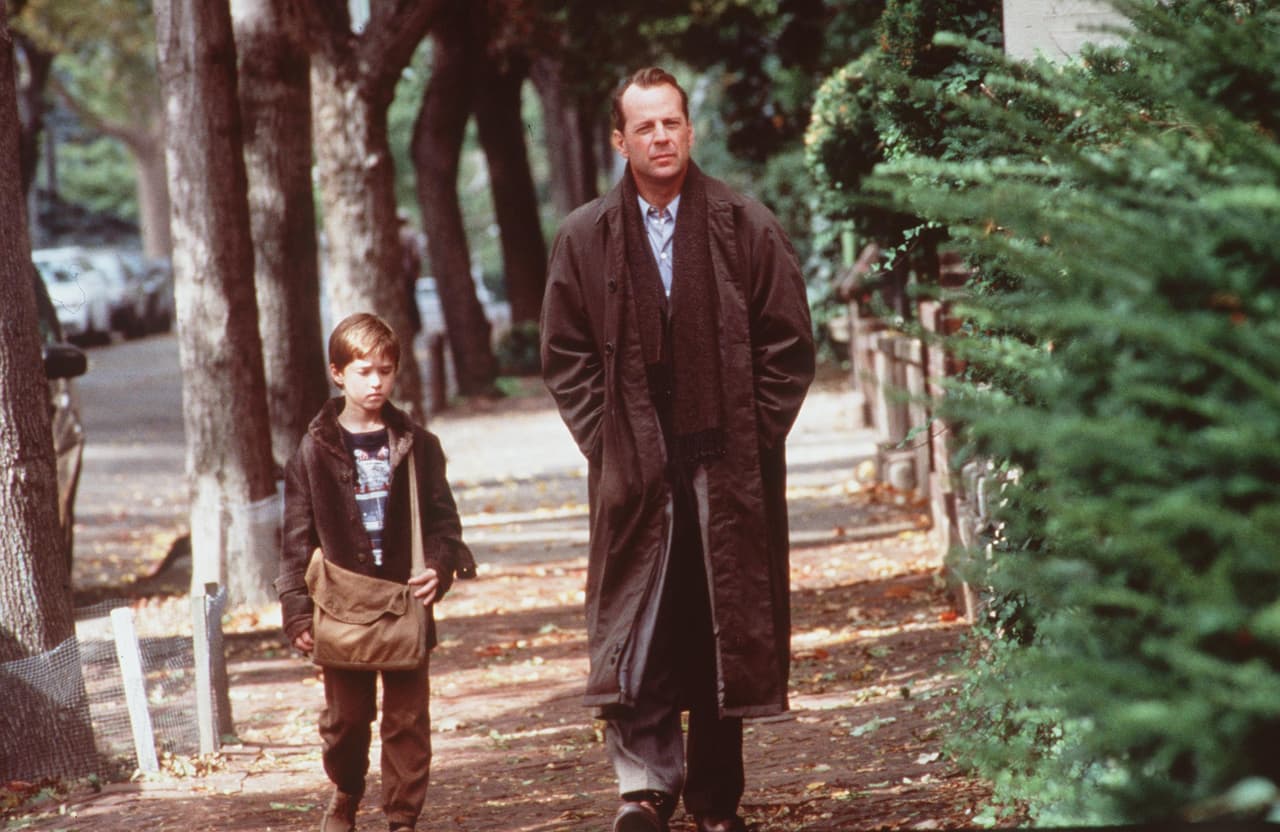 Haley Joel Osment y Bruce Willis en 'The Sixth Sense' (1999).
