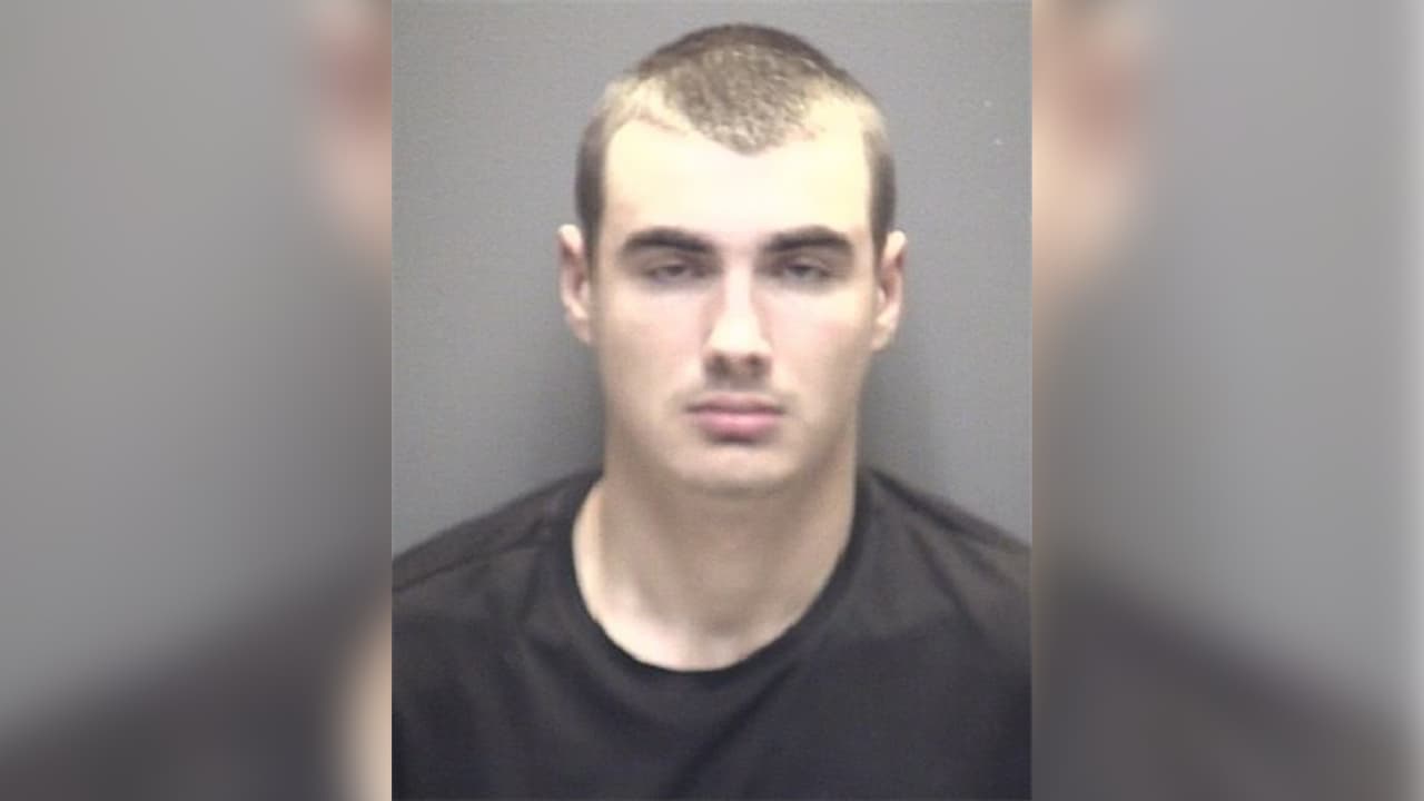 Fijan fianza de $250,000 a un joven de 18 años acusado de balear en la cabeza a su padre en Texas