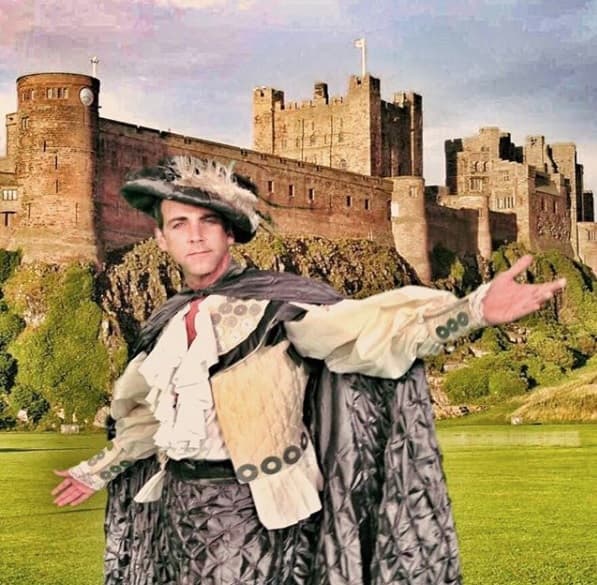 El actor puertoriqueño está soltero desde 2016, y desde entonces no ha tenido empacho en externar su admiración por algunas famosas como Jennifer Lopez, Scarlett Johansson y Carmen Villalobos, sin importar que ellas tengan pareja.