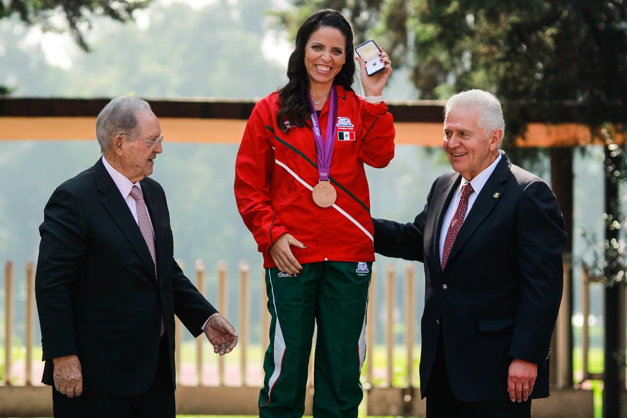 Puede catalogarse como un acto de justicia deportiva, pues la mexicana Luz Acosta recibió la tarde del jueves 15 de noviembre su medalla de bronce de los Juegos Olímpicos Londres 2012.