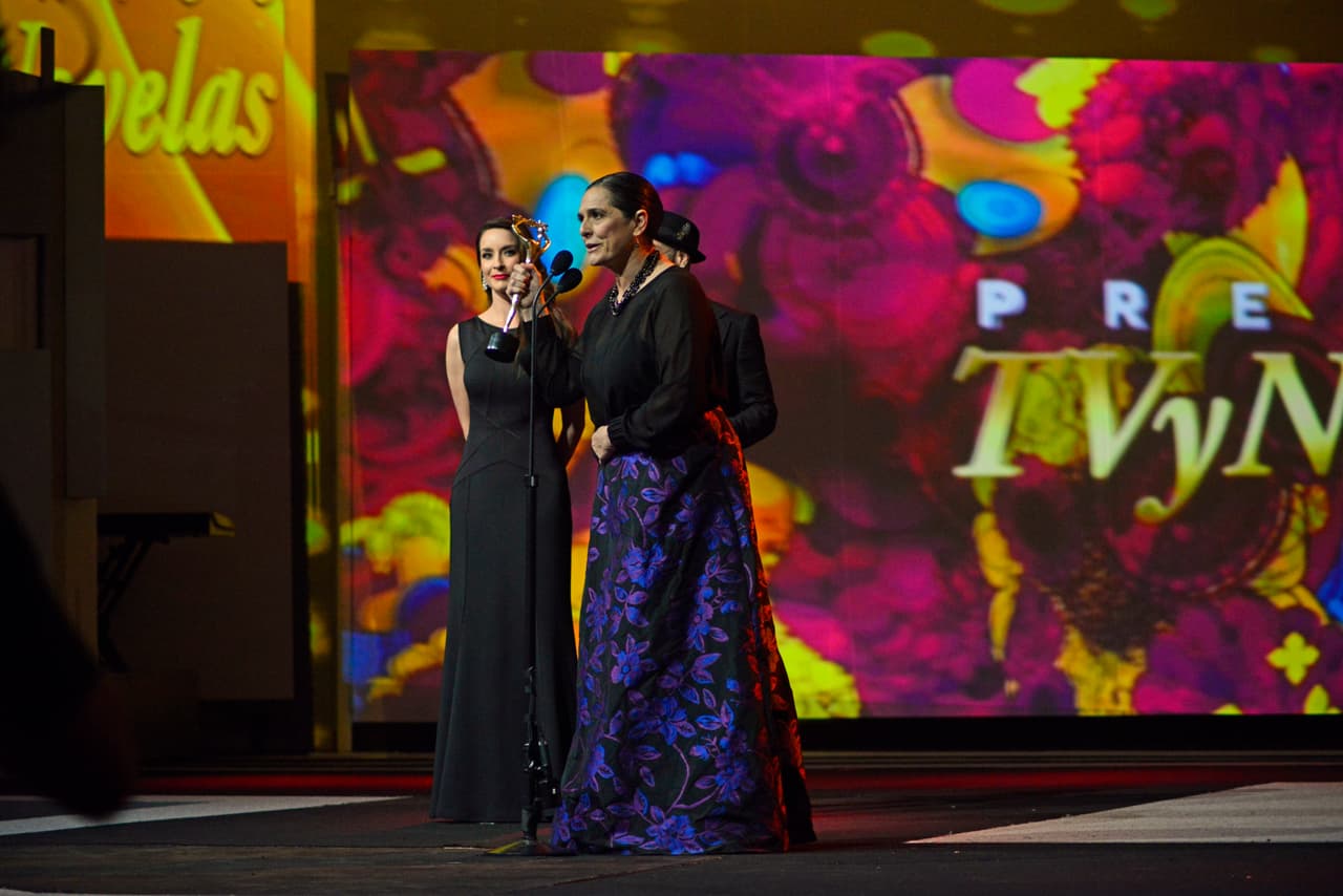 Su desempeño la hizo merecedora de una estatuilla en la categoría "Mejor Actriz de Reparto".