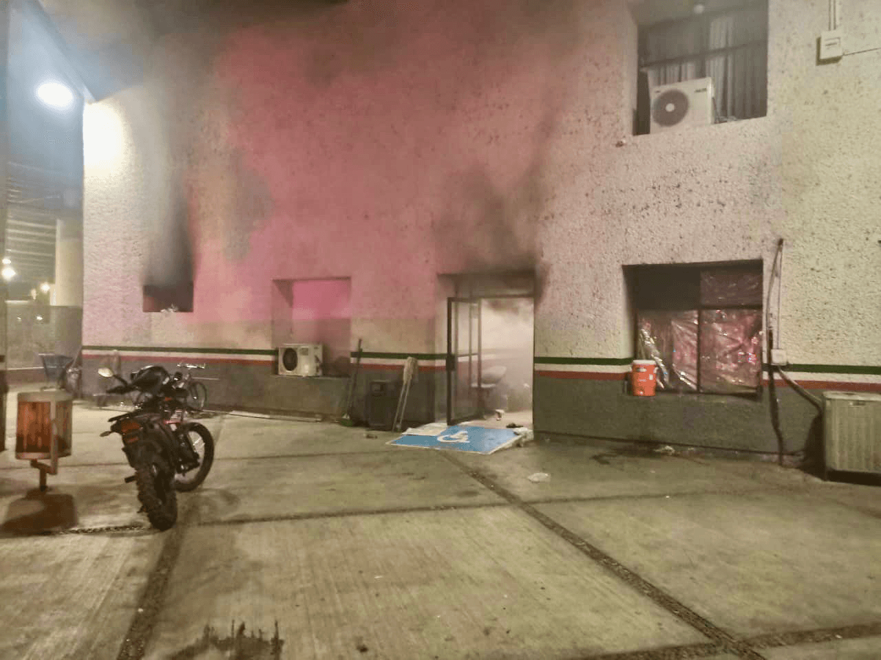 El cruce fronterizo se cerró por un corto tiempo y se pusieron en alerta los elementos de la Aduana de Eagle Pass ante la situación.