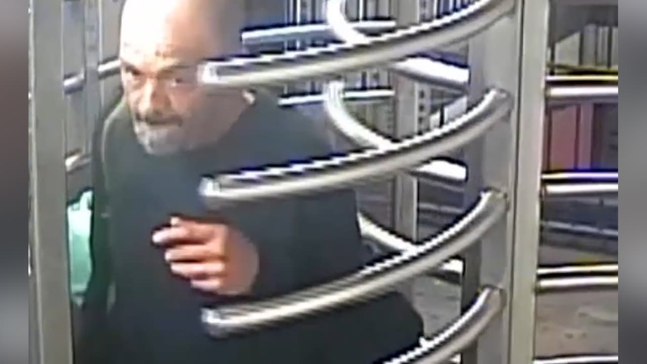 Buscan a sospechoso de apuñalar en el estómago a hombre en metro de Manhattan 