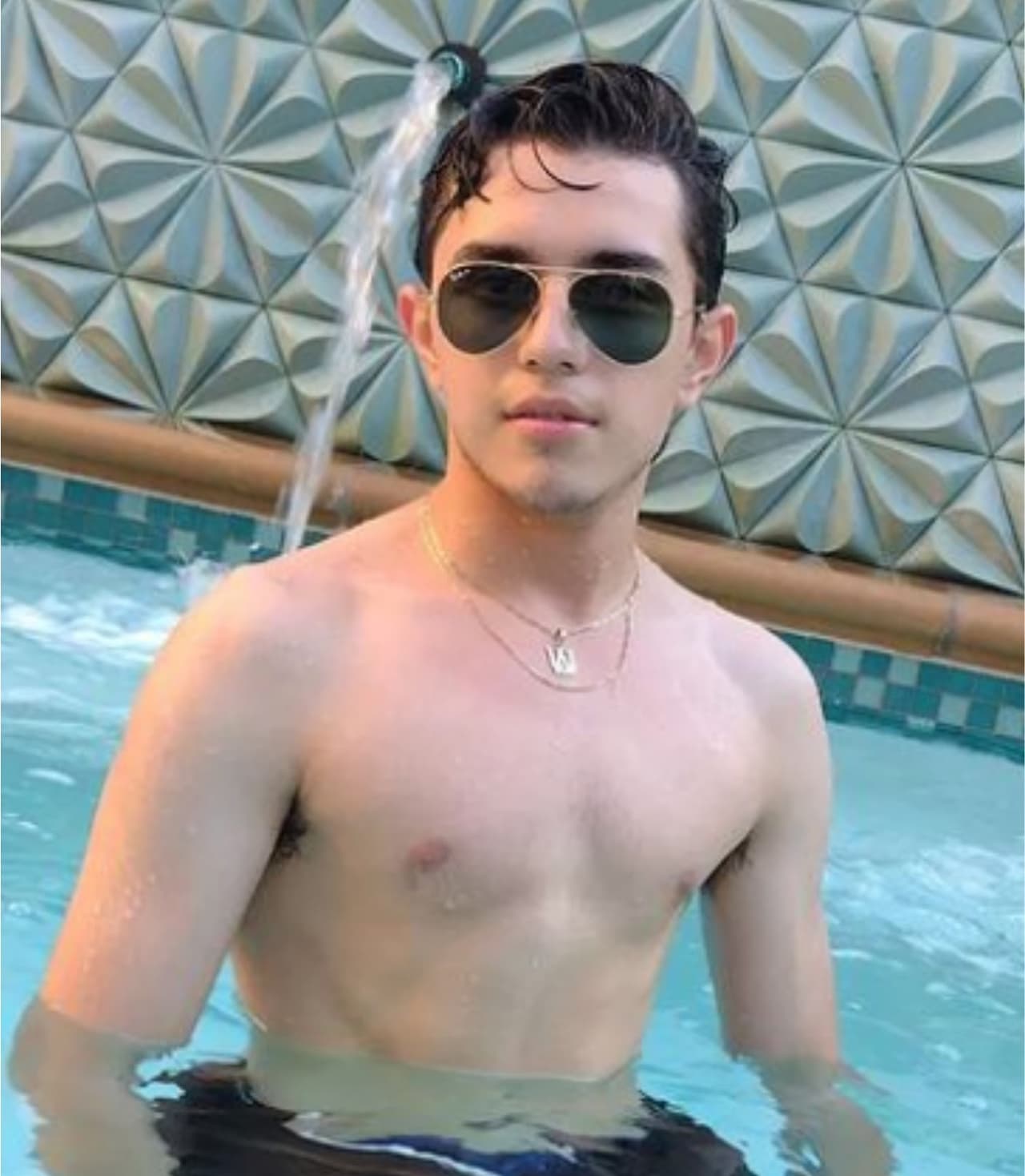 A sus 17 años, el mexicano busca volver a despuntar su carrera artística con presentaciones en México y en Estados Unidos.