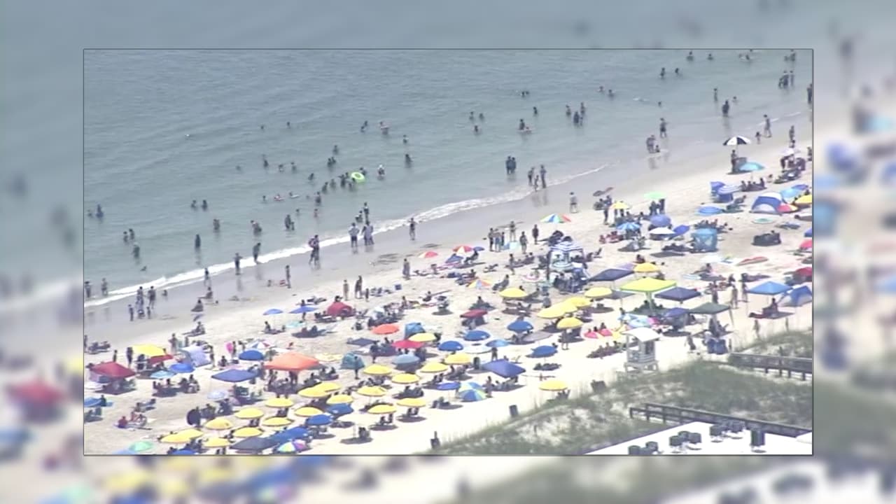 Repletas de turistas, así estuvieron las playas de Carolina del Norte durante el fin de semana feriado