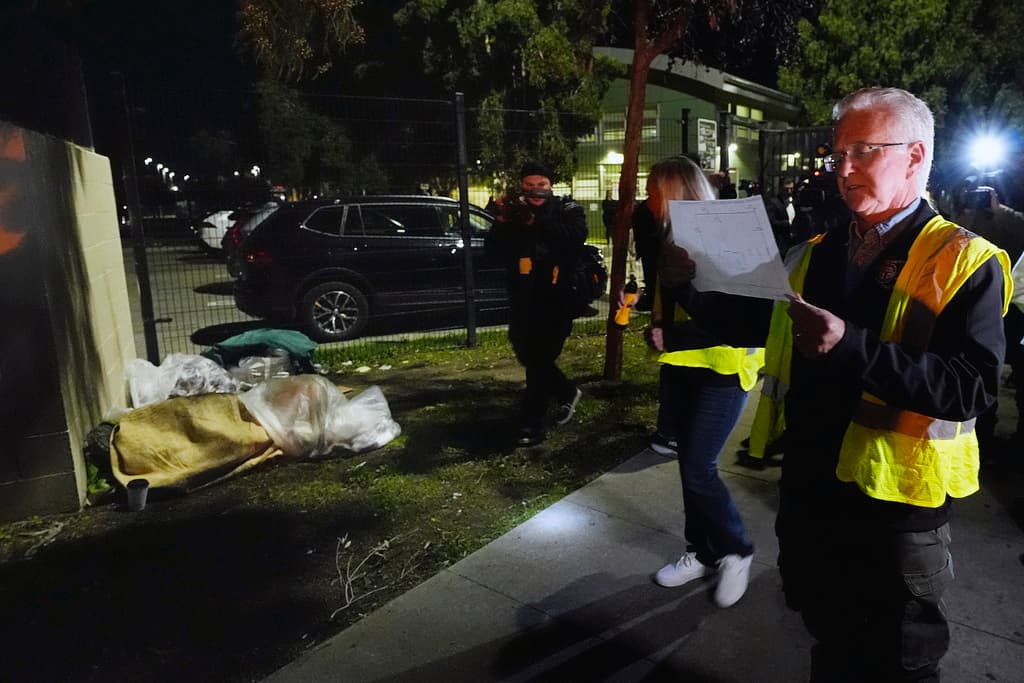 Más de 6,000 voluntarios regresarán a las calles este miércoles, cubriendo West Los Ángeles, la parte sureste del condado y la zona de South Bay. El jueves, retoman el censo en el Valle del Antílope y las zonas metro y sur de Los Ángeles.