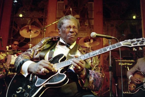 Gracias a su virtuosismo en la guitarra, fue introducido en el Salón de la Fama del Rock and Roll en 1987.