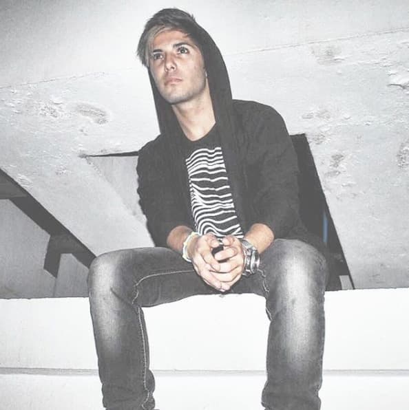 La imagen tierna que siempre lo caracterizó quedó olvidada por completo ahora que comenzó con una nueva faceta en su carrera.