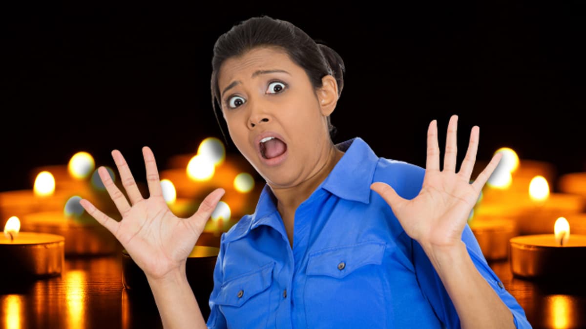 En la antigüedad, para alejar las malas vibras del hogar la gente solía quemar velas para atraer la buena energía. Y es que para las antiguas civilizaciones el fuego era un elemento de poder, de unión vivificante, y sobre todo purificador.
<br>