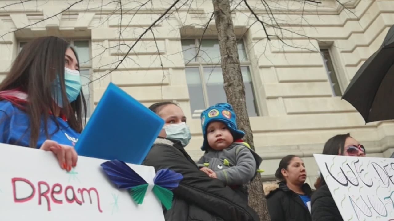 'Queremos un hogar digno': Inmigrantes protestan por condiciones de albergue y acceso a servicios en DC
