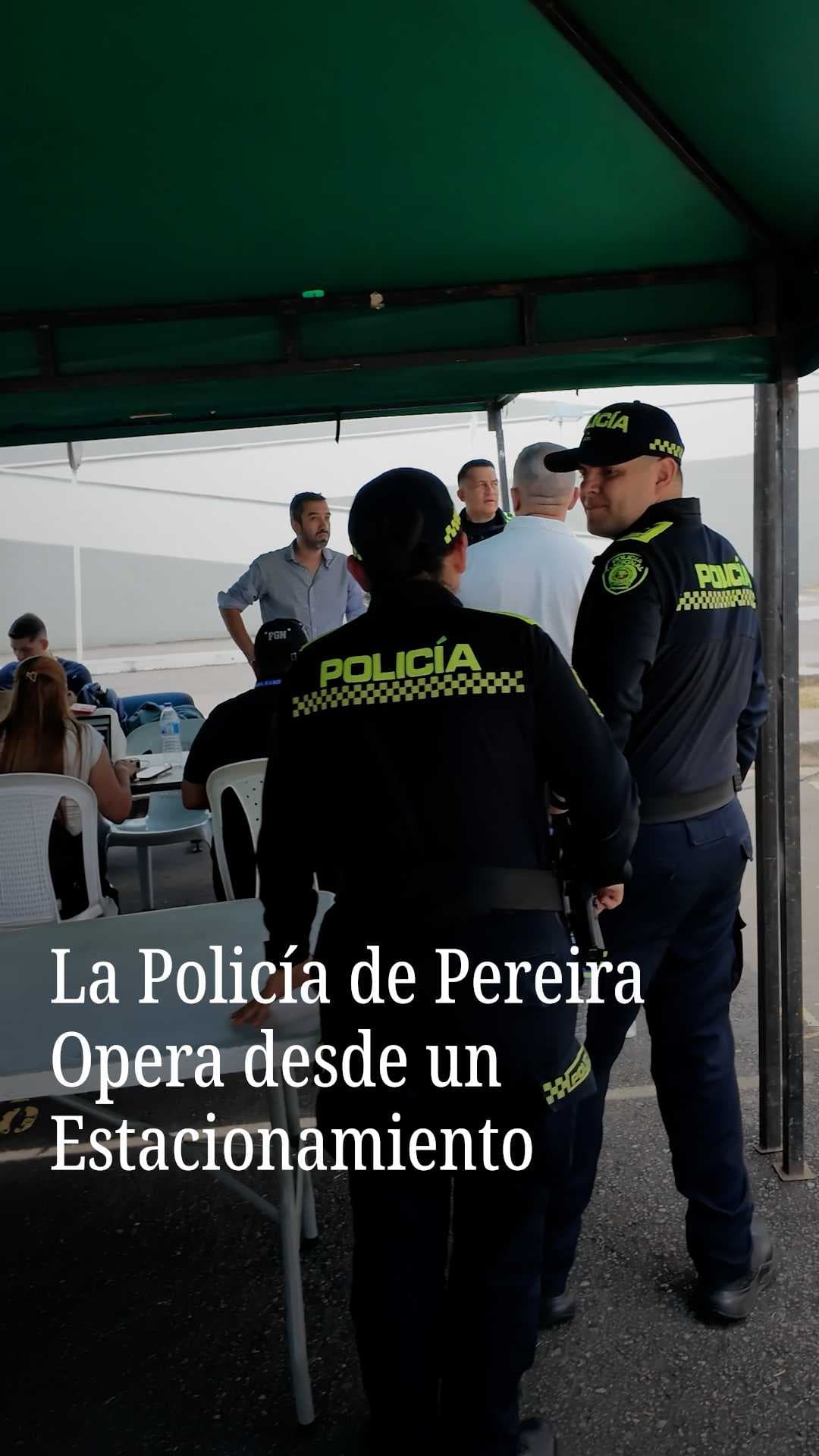 La policía de Pereira opera desde un estacionamiento tras el terremoto