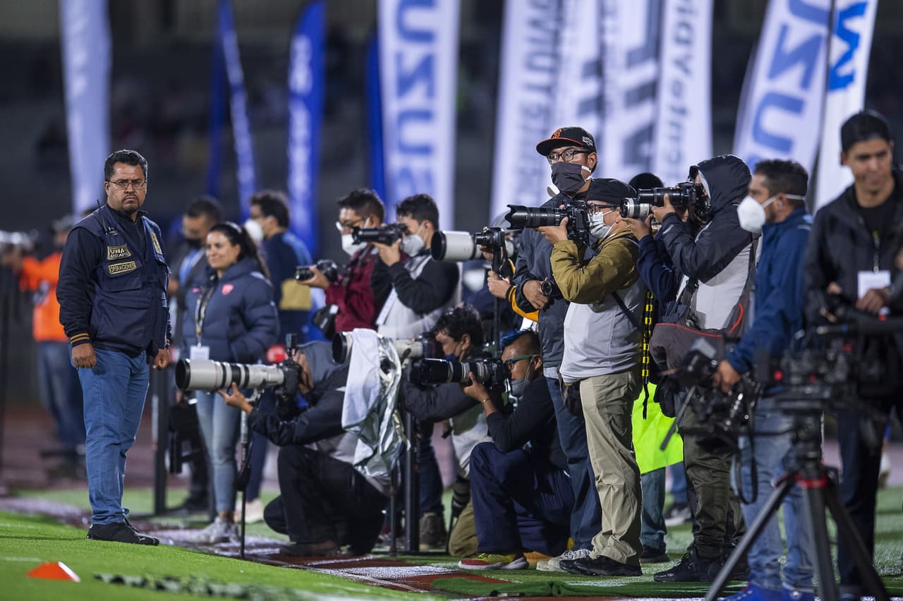 Dani Alves debutó como titular con Pumas en un pletórico estadio Olímpico Universitario en el que apenas pudieron rescatar el empate ante un aguerrido Mazatlán FC gracias a la asistencia del histórico brasileño sobre el final del partido.