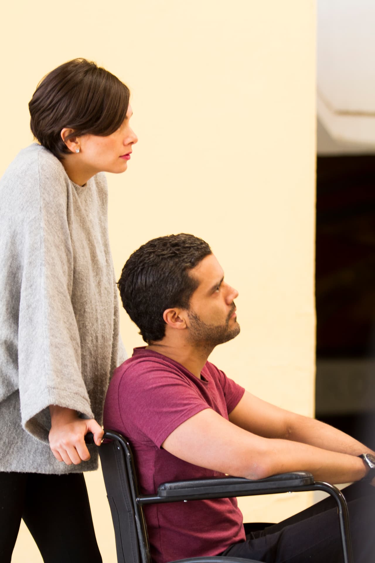 En 
<b><a href="http://www.univision.com/series/la-piloto">'La piloto'</a></b>, 
<b><a href="http://www.univision.com/series/la-piloto/maria-de-la-fuente-es-monica-ortega">Mónica</a></b> y Raúl estaban muy satisfechos por la detención de 
<b><a href="http://www.univision.com/series/la-piloto/arap-bethke-es-john-lucio">John</a></b> y por haber descubierto los nexos de Montgomery con los Lucio.