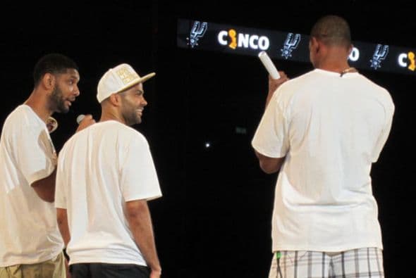 Photos: Spurs Championship Alamodome Celebration 2014