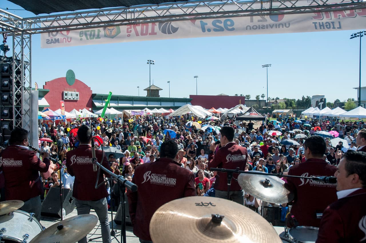Festival del Cinco de Mayo con la familia Univision Fresno
