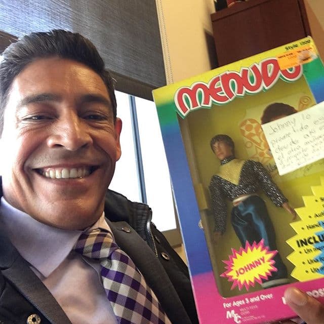 ¡OMG! Mira el regalo de Johnny Lozada. ¡Son igualitos! (1ro de marzo, 2016)