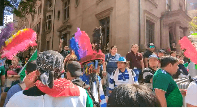 Muchos colores, trajes típicos y disfraces se vieron por las calles de la Gran Manzana.