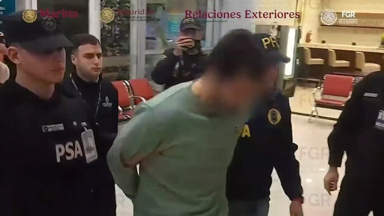 Trasladan a México a contralmirante acusado de liderar red de corrupción fiscal en combustibles