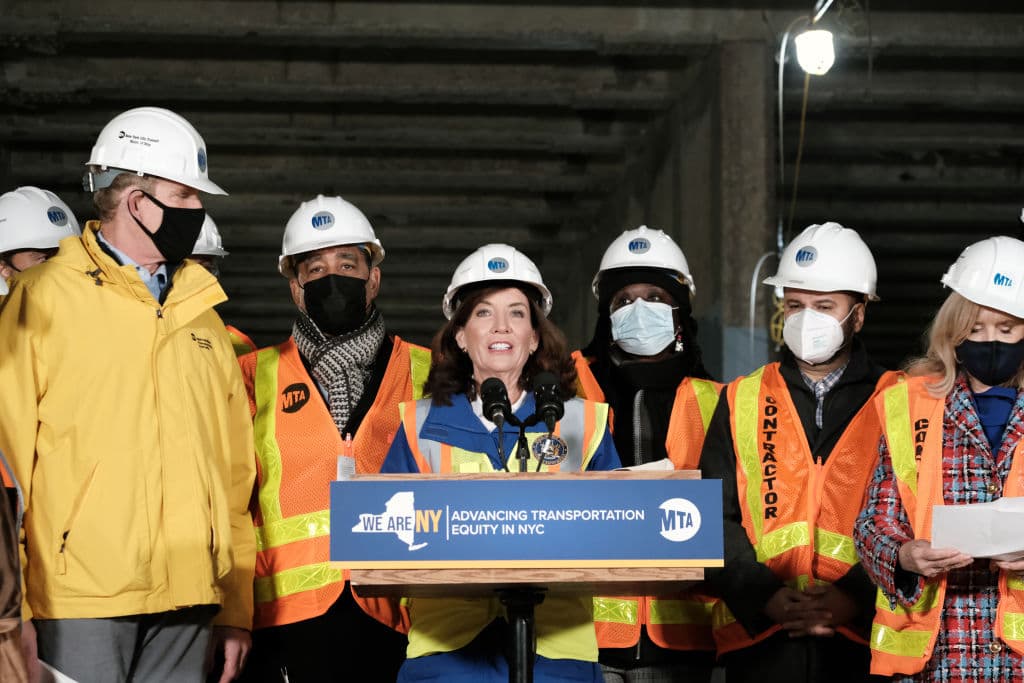 Junto con los beneficios que traerá la ley de infraestructura para los ciudadanos, se espera que también sea clave para crear millones de empleos en todo Estados Unidos.