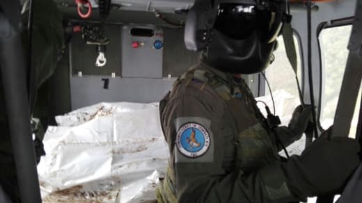 Las difíciles condiciones meteorológicas han obligado a la Fuerza Aérea Colombiana a evacuar los cuerpos por aire.
