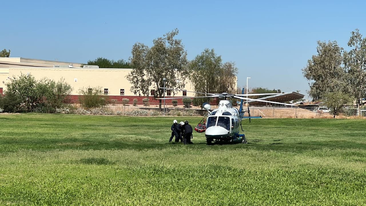 Debido a su condición, fue requerido un helicóptero para realizar la operación de rescate y llevar al paciente a una ambulancia que esperaba en un parque cercano para trasladarlo al hospital.
