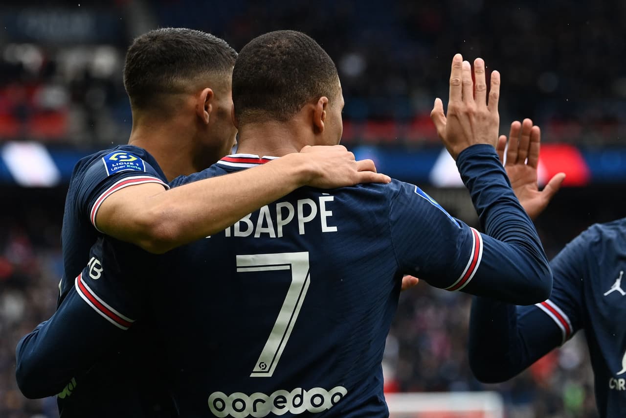 El PSG goleó al Bordeaux con los goles de Mbappé, Neymar y Leandro Paredes, pero ni esa victoria evitó los abucheos de sus seguidores, quienes castigaron especialmente al Ney y Lio.