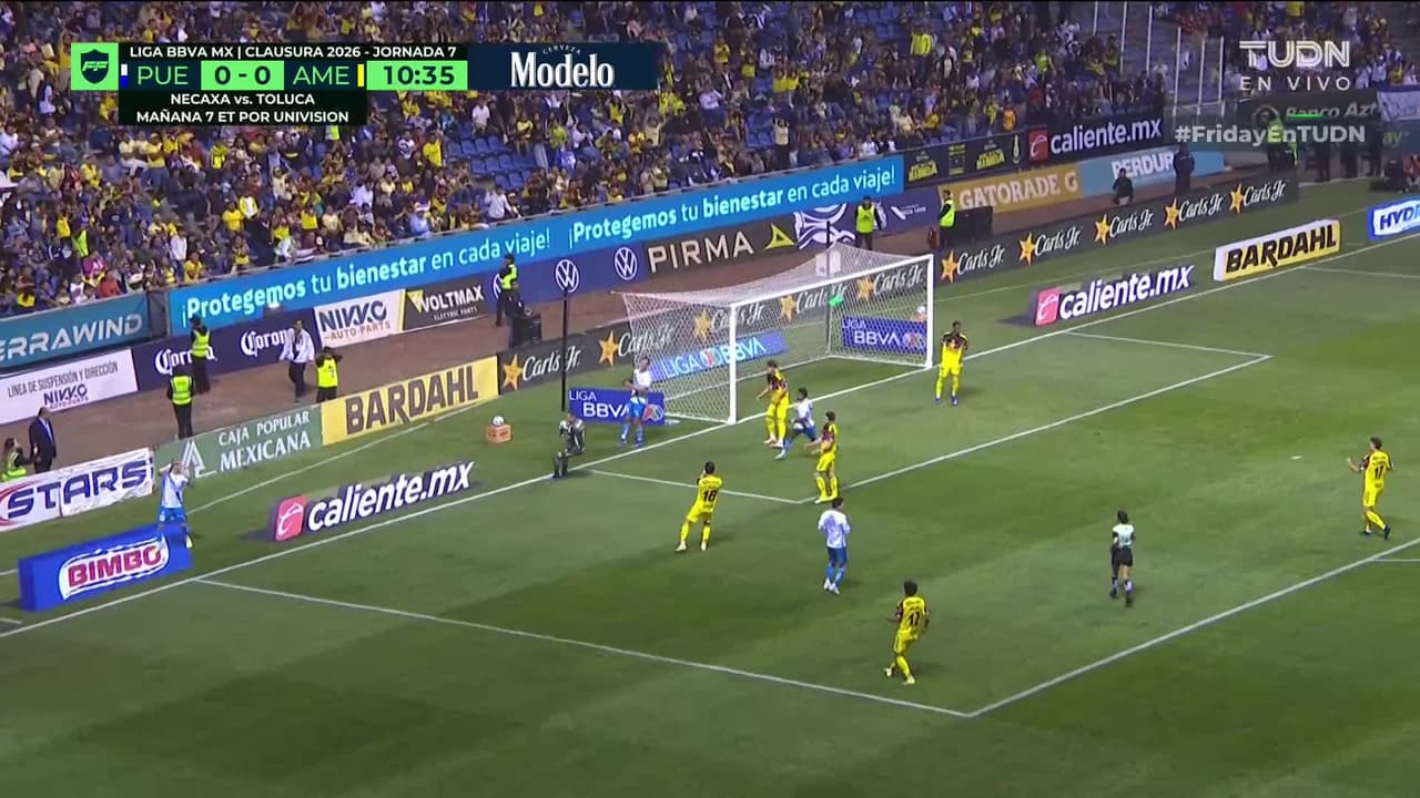 ¡TIRO ATAJADO! disparo por Emiliano Gómez.