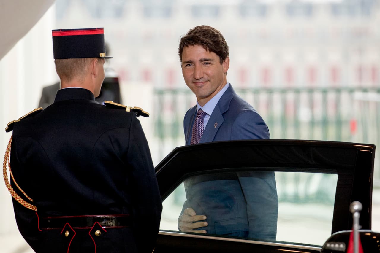El primer ministro canadiense, Justin Trudeau, reconoce que posó en una fotografía "racista" 