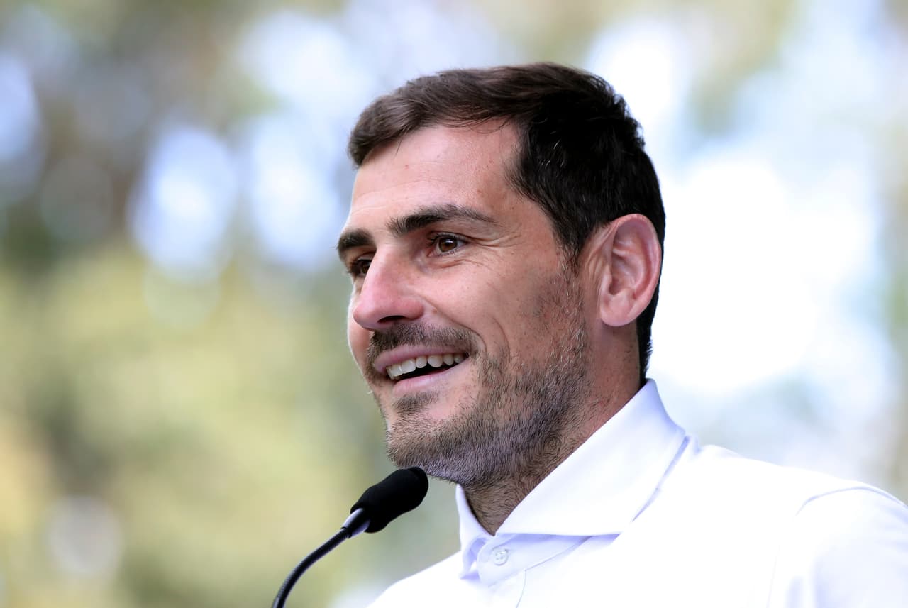 Iker Casillas | Luego de la gran hazaña de 2010 continuó su camino plagado de éxitos con los merengues. Salió del club de sus amores y llegó al futbol portugués para compartir vestidor con Jesús ‘Tecatito’ Corona. En mayo de 2019 sufrió un infarto y desde entonces no ha podido volver a las canchas.