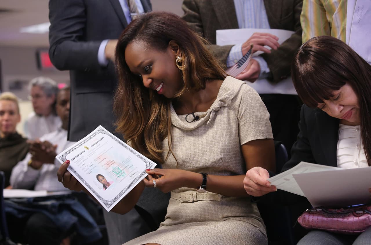 USCIS anuncia nuevos certificados de ciudadanía y naturalización a prueba de fraudes